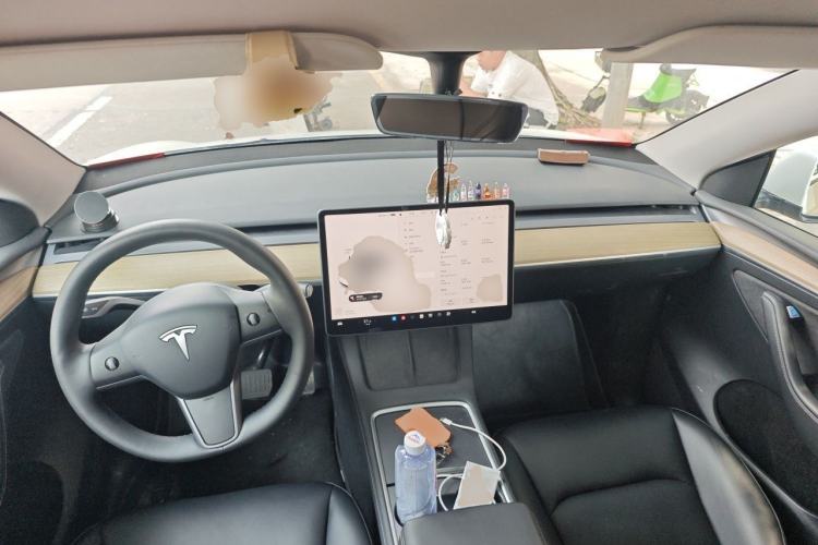 Used Tesla Model Y 2022 Rear-Wheel-Drive Version Center Console