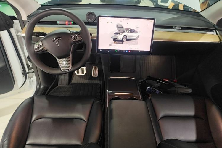 Used Tesla Model Y 2022 Long-Range All-Wheel-Drive Version Center Console