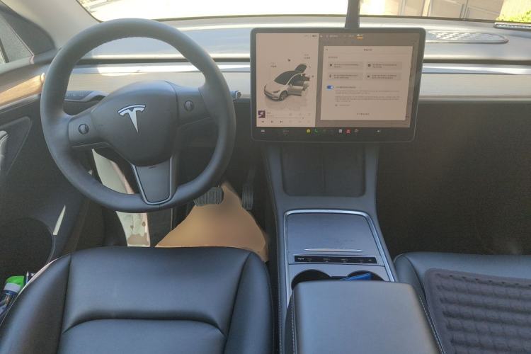 Used Tesla Model Y 2022 Long-Range All-Wheel-Drive Version Center Console