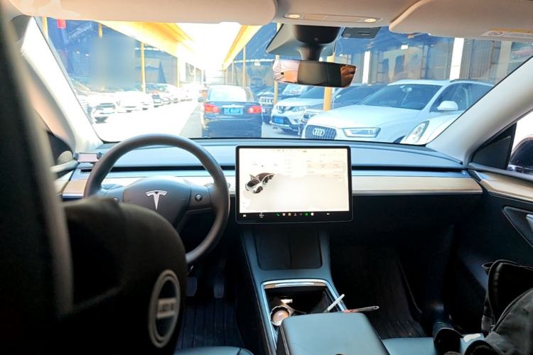 Used Tesla Model Y 2022 Rear-Wheel-Drive Version Center Console