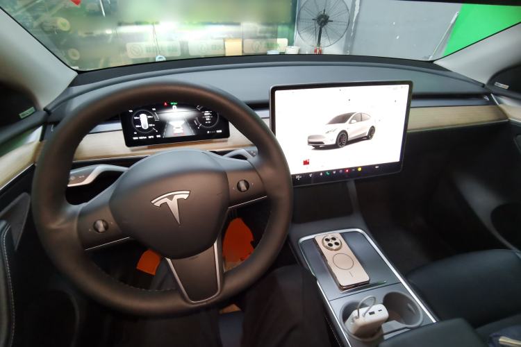 Used Tesla Model Y 2022 Performance High-Performance All-Wheel-Drive Version Center Console