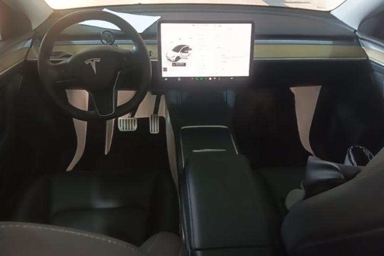 Used Tesla Model Y 2022 Revised Version Long-Range All-Wheel Drive Center Console