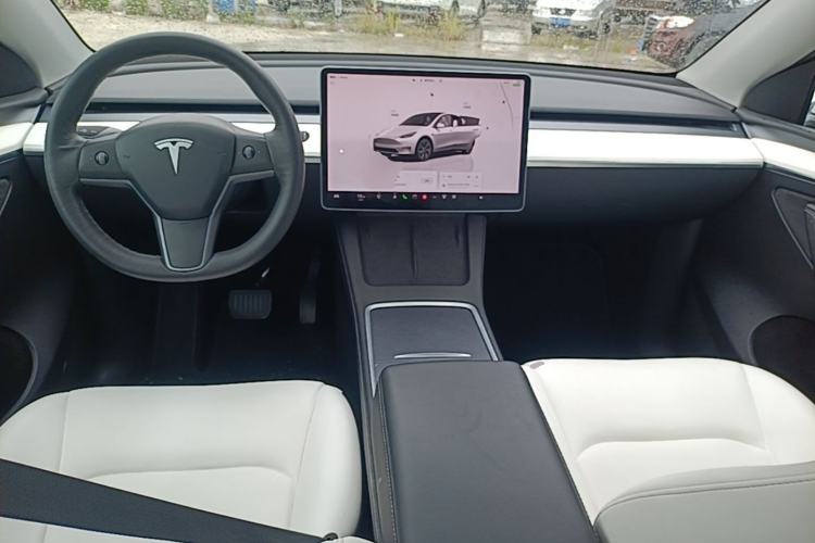 Used Tesla Model Y 2022 Long-Range All-Wheel-Drive Version Center Console