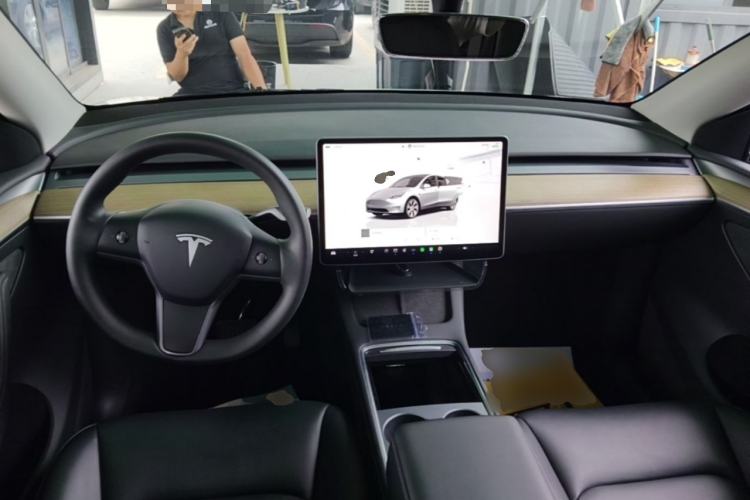 Used Tesla Model Y 2022 Rear-Wheel-Drive Version Center Console