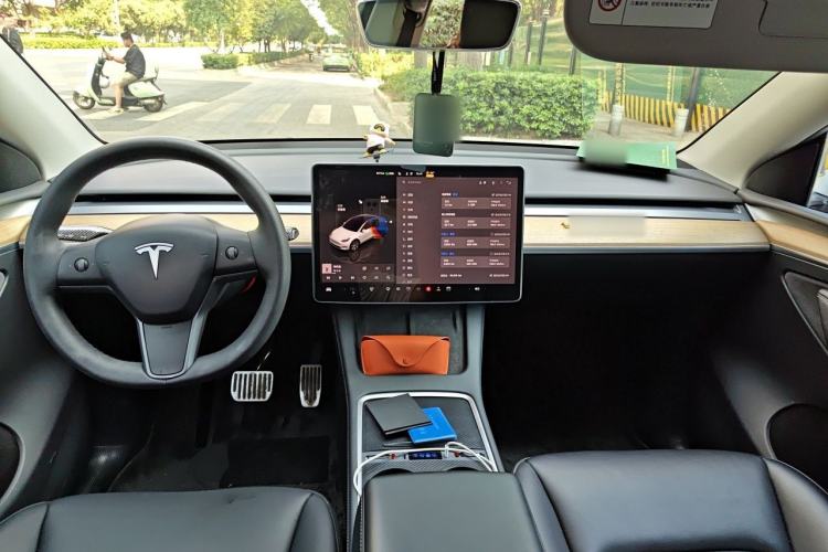 Used Tesla Model Y 2022 Rear-Wheel-Drive Version Center Console