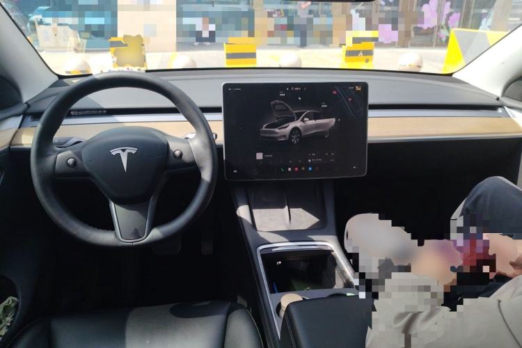 Used Tesla Model Y 2022 Rear-Wheel-Drive Version Center Console