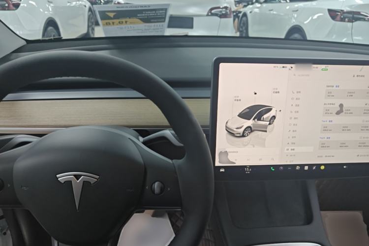 Used Tesla Model Y 2022 Long-Range All-Wheel-Drive Version Center Console