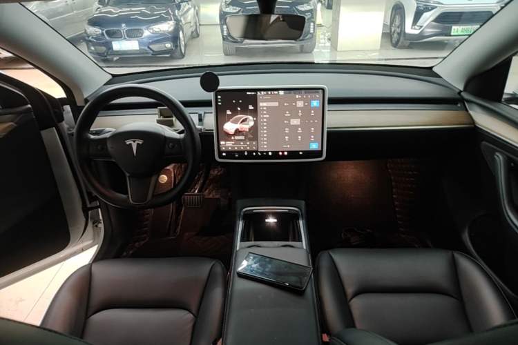 Used Tesla Model Y 2022 Long-Range All-Wheel-Drive Version Center Console