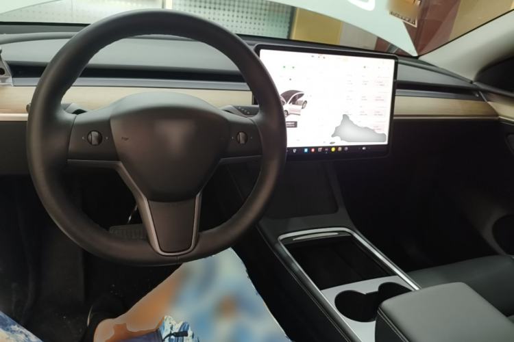 Used Tesla Model Y 2022 Rear-Wheel-Drive Version Center Console