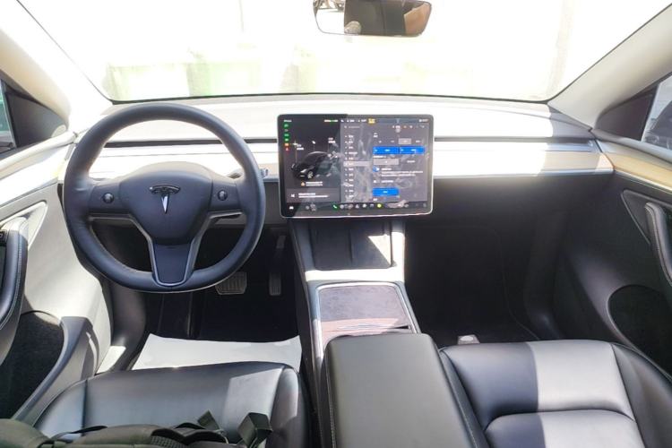 Used Tesla Model Y 2022 Revised Version Long-Range All-Wheel Drive Center Console