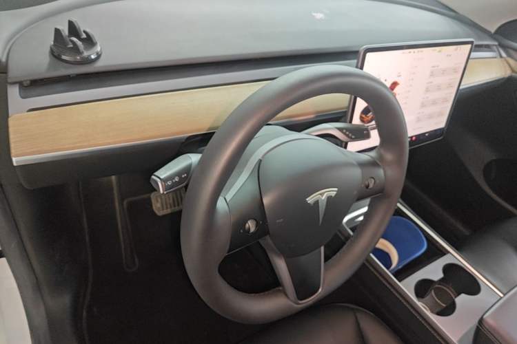 Used Tesla Model Y 2022 Rear-Wheel-Drive Version Center Console