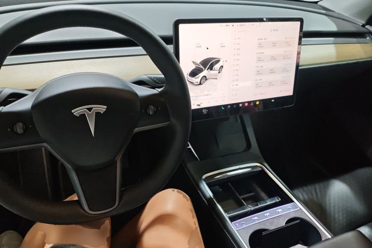 Used Tesla Model Y 2022 Revised Version Long-Range All-Wheel Drive Center Console