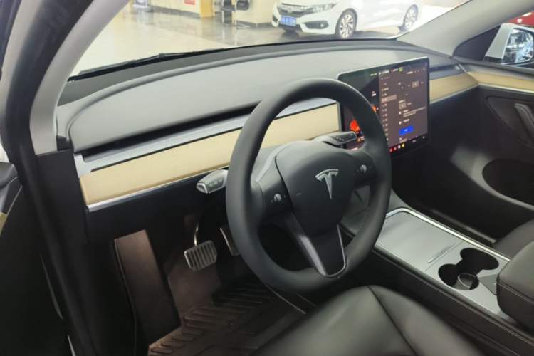 Used Tesla Model Y 2022 Rear-Wheel-Drive Version Center Console
