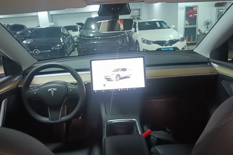 Used Tesla Model Y 2022 Revised Version Long-Range All-Wheel Drive Center Console