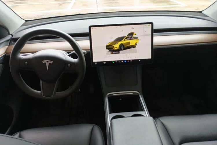 Used Tesla Model Y 2022 Long-Range All-Wheel-Drive Version Center Console