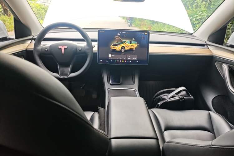 Used Tesla Model Y 2022 Rear-Wheel-Drive Version Center Console