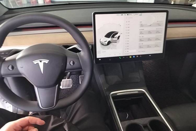 Used Tesla Model Y 2022 Rear-Wheel-Drive Version Center Console