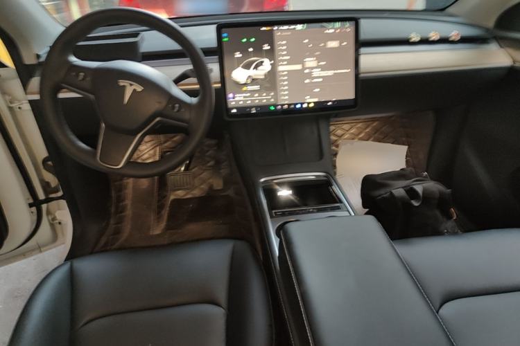 Used Tesla Model Y 2022 Rear-Wheel-Drive Version Center Console
