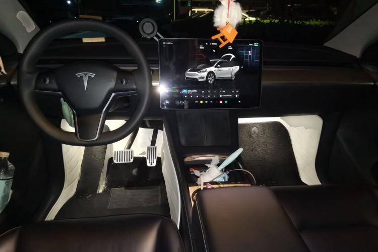 Used Tesla Model Y 2022 Rear-Wheel-Drive Version Center Console