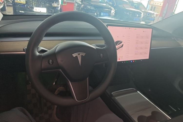 Used Tesla Model Y 2022 Long-Range All-Wheel-Drive Version Center Console