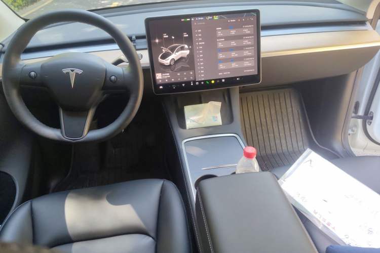 Used Tesla Model Y 2022 Rear-Wheel-Drive Version Center Console