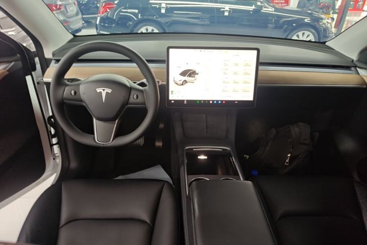 Used Tesla Model Y 2022 Long-Range All-Wheel-Drive Version Center Console