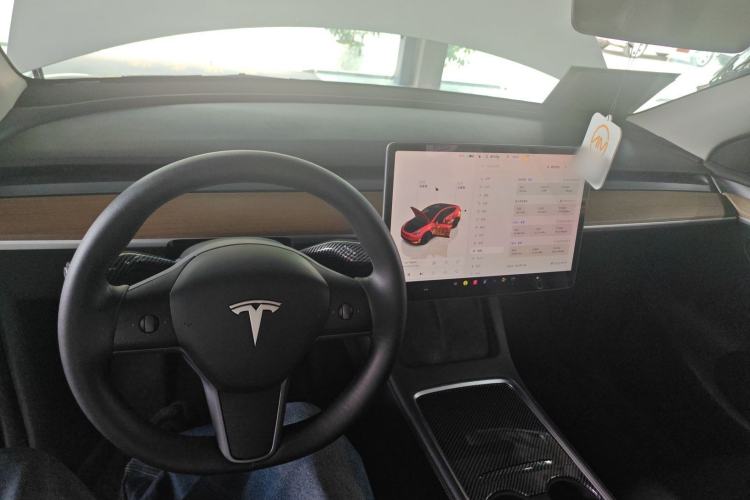 Used Tesla Model Y 2022 Long-Range All-Wheel-Drive Version Center Console