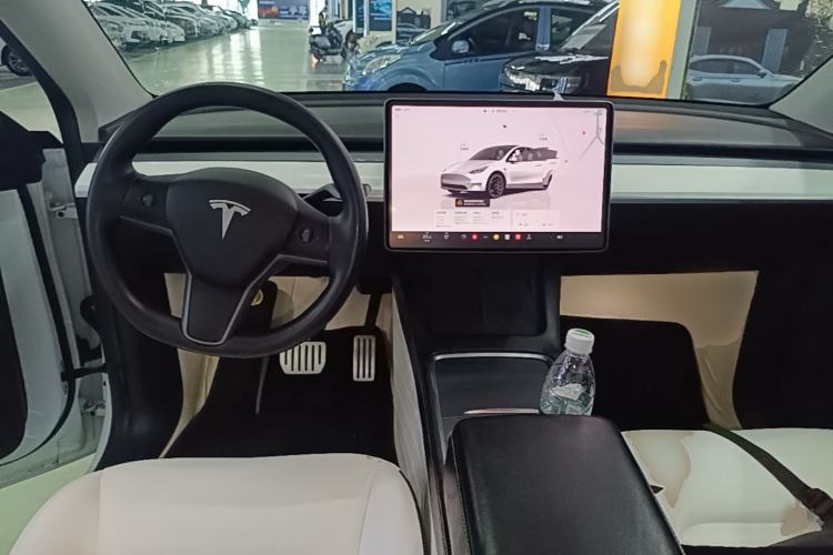 Used Tesla Model Y 2022 Performance High-Performance All-Wheel-Drive Version Center Console