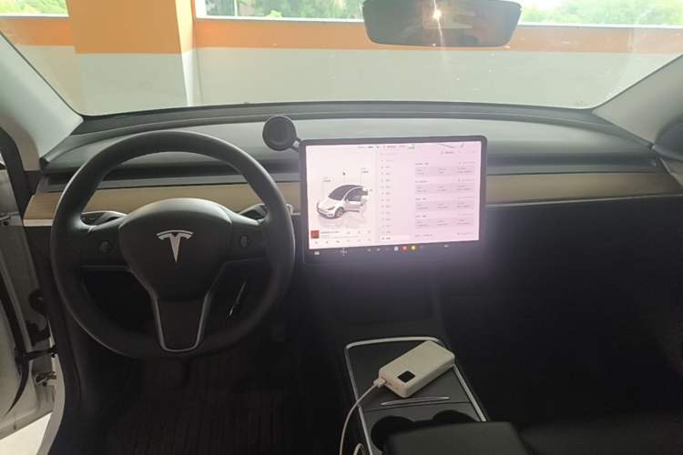 Used Tesla Model Y 2022 Rear-Wheel-Drive Version Center Console