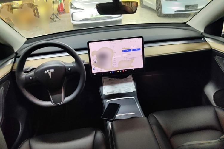 Used Tesla Model Y 2022 Long-Range All-Wheel-Drive Version Center Console