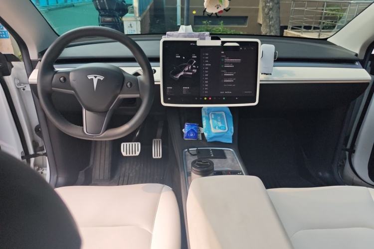 Used Tesla Model Y 2022 Performance High-Performance All-Wheel-Drive Version Center Console