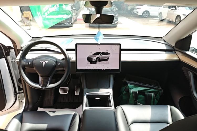 Used Tesla Model Y 2022 Rear-Wheel-Drive Version Center Console