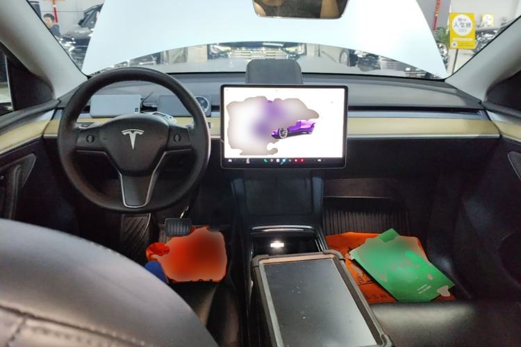 Used Tesla Model Y 2022 Long-Range All-Wheel-Drive Version Center Console