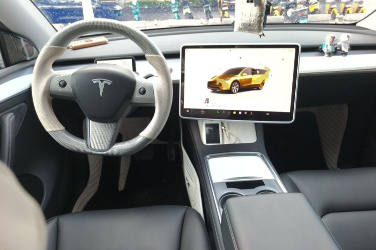 Used Tesla Model Y 2022 Rear-Wheel-Drive Version Center Console