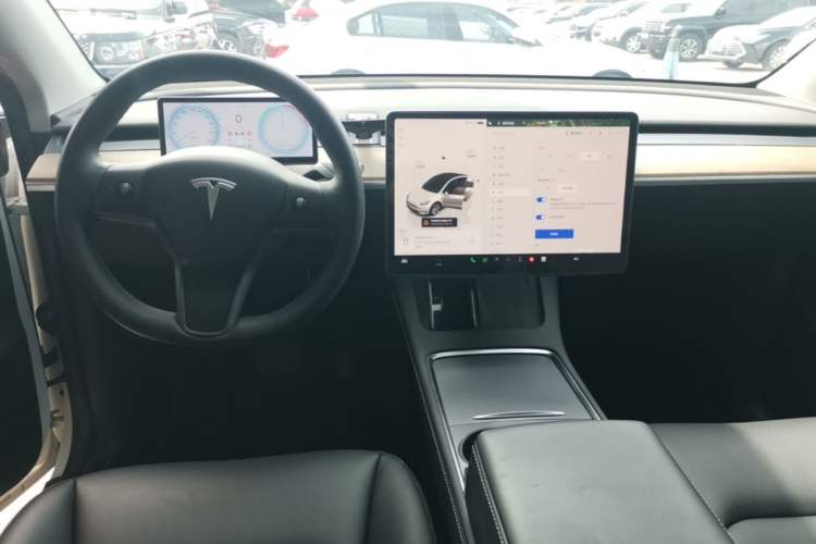 Used Tesla Model Y 2022 Rear-Wheel-Drive Version Center Console
