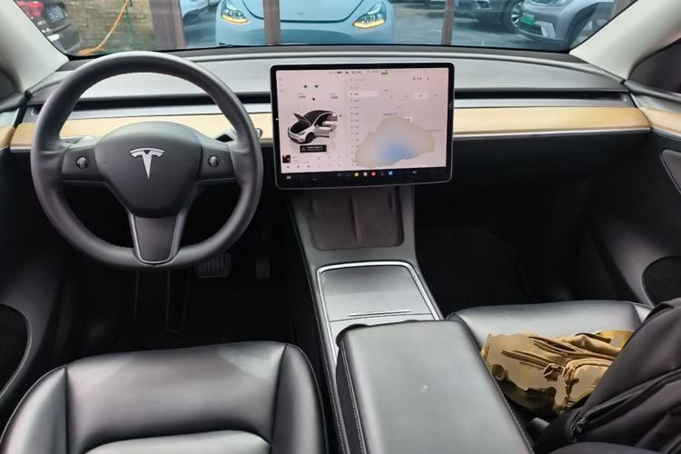 Used Tesla Model Y 2022 Rear-Wheel-Drive Version Center Console