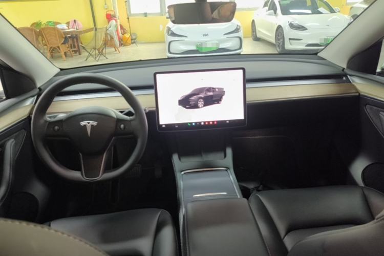 Used Tesla Model Y 2022 Long-Range All-Wheel-Drive Version Center Console