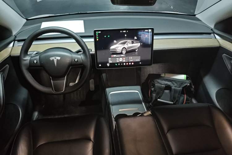 Used Tesla Model Y 2022 Revised Version Long-Range All-Wheel Drive Center Console