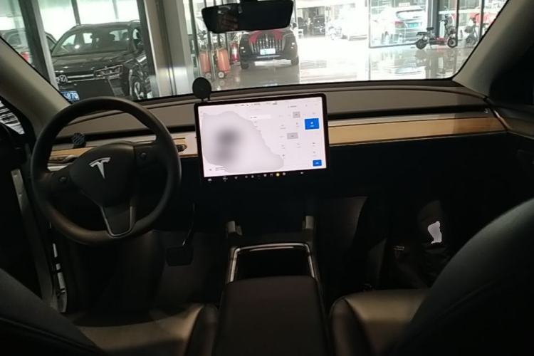 Used Tesla Model Y 2022 Long-Range All-Wheel-Drive Version Center Console