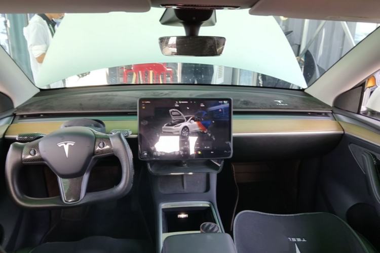 Used Tesla Model Y 2022 Long-Range All-Wheel-Drive Version Center Console
