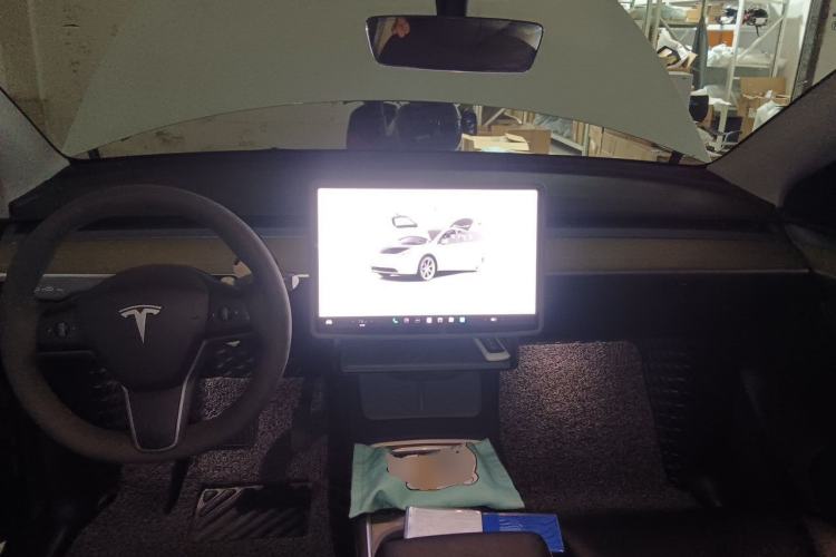 Used Tesla Model Y 2022 Revised Version Rear-Wheel Drive Center Console