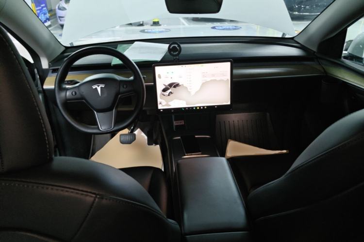 Used Tesla Model Y 2022 Rear-Wheel-Drive Version Center Console