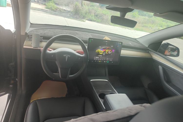 Used Tesla Model Y 2022 Revised Version Long-Range All-Wheel Drive Center Console