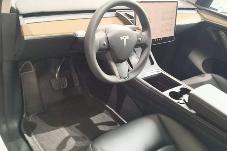 Used Tesla Model Y 2022 Revised Version Rear-Wheel Drive Center Console