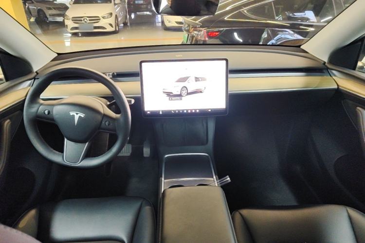 Used Tesla Model Y 2022 Long-Range All-Wheel-Drive Version Center Console