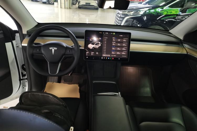 Used Tesla Model Y 2022 Revised Version Long-Range All-Wheel Drive Center Console