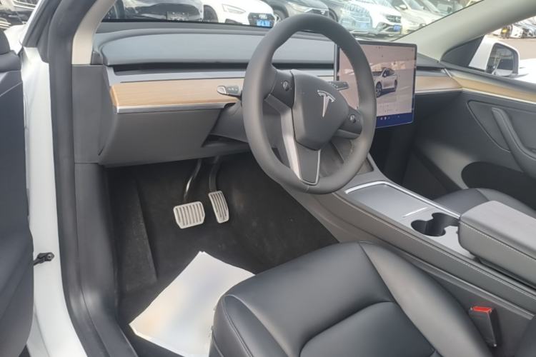 Used Tesla Model Y 2022 Rear-Wheel-Drive Version Center Console