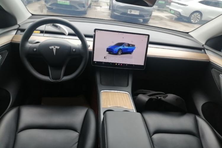 Used Tesla Model Y 2022 Long-Range All-Wheel-Drive Version Center Console