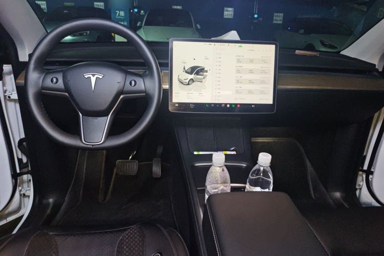 Used Tesla Model Y 2022 Revised Version Long-Range All-Wheel Drive Center Console