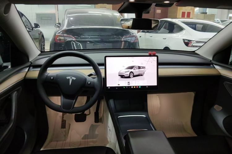 Used Tesla Model Y 2022 Rear-Wheel-Drive Version Center Console